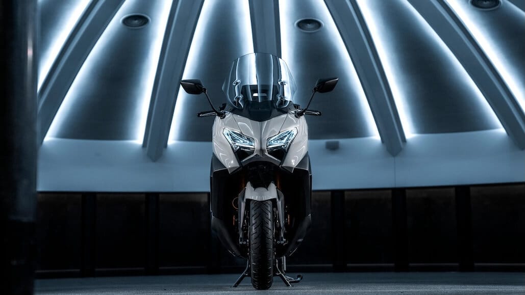 Side view of the new 2025 Yamaha TMAX 560 model