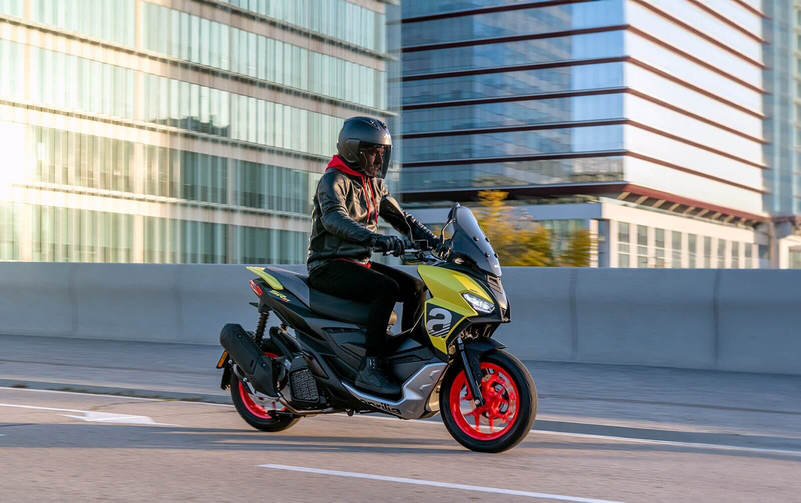 אופנוע אפריליה SR GT 200 - תמונה 1