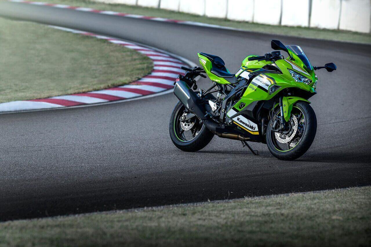 קוואסאקי ZX-4R - Super Sport | Kawasaki - מושב