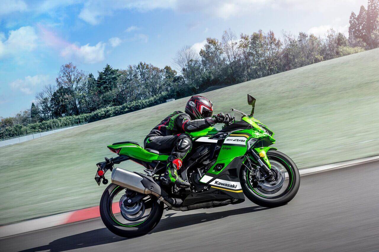 קוואסאקי ZX-4R - Super Sport | Kawasaki - מבט אחורי