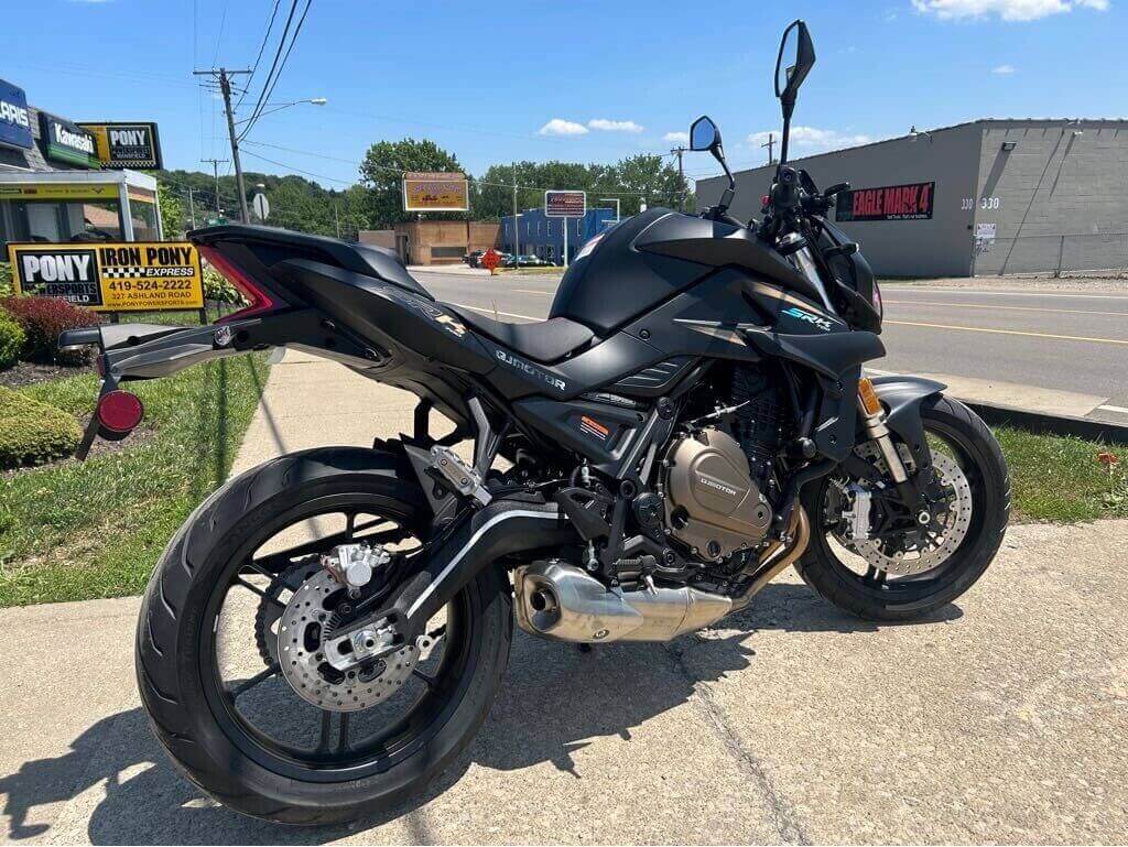 קיו גי מוטורס SRK700 - Naked | QJMOTOR - מבט קדמי