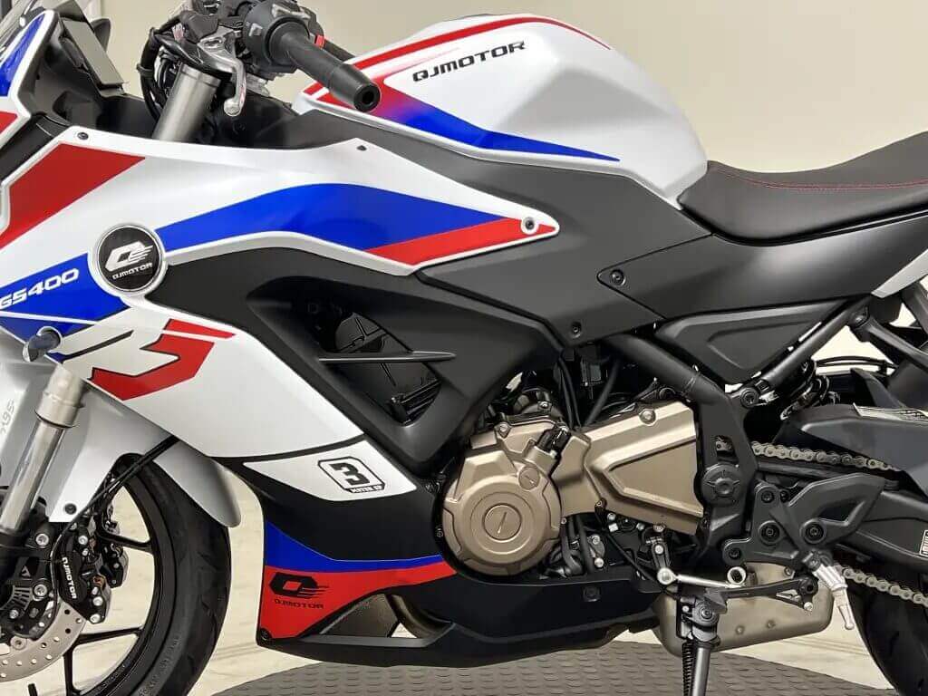אופנוע קיו.ג׳יי מוטור SRK400 RR - תמונה 1