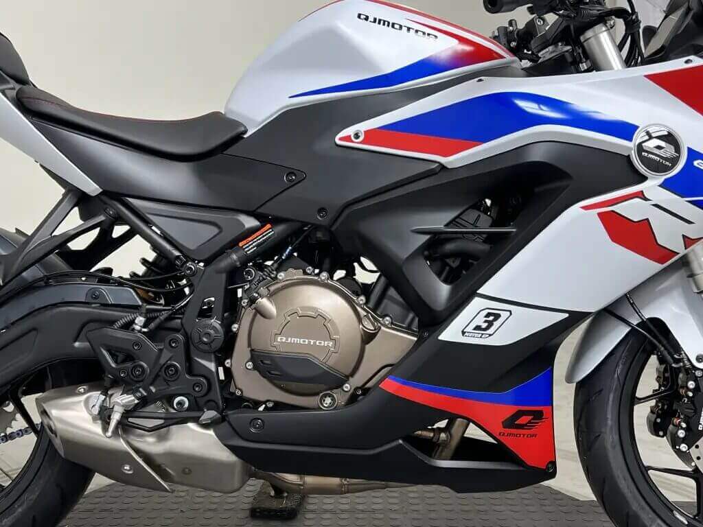 אופנוע קיו.ג׳יי מוטור SRK400 RR - תמונה 2