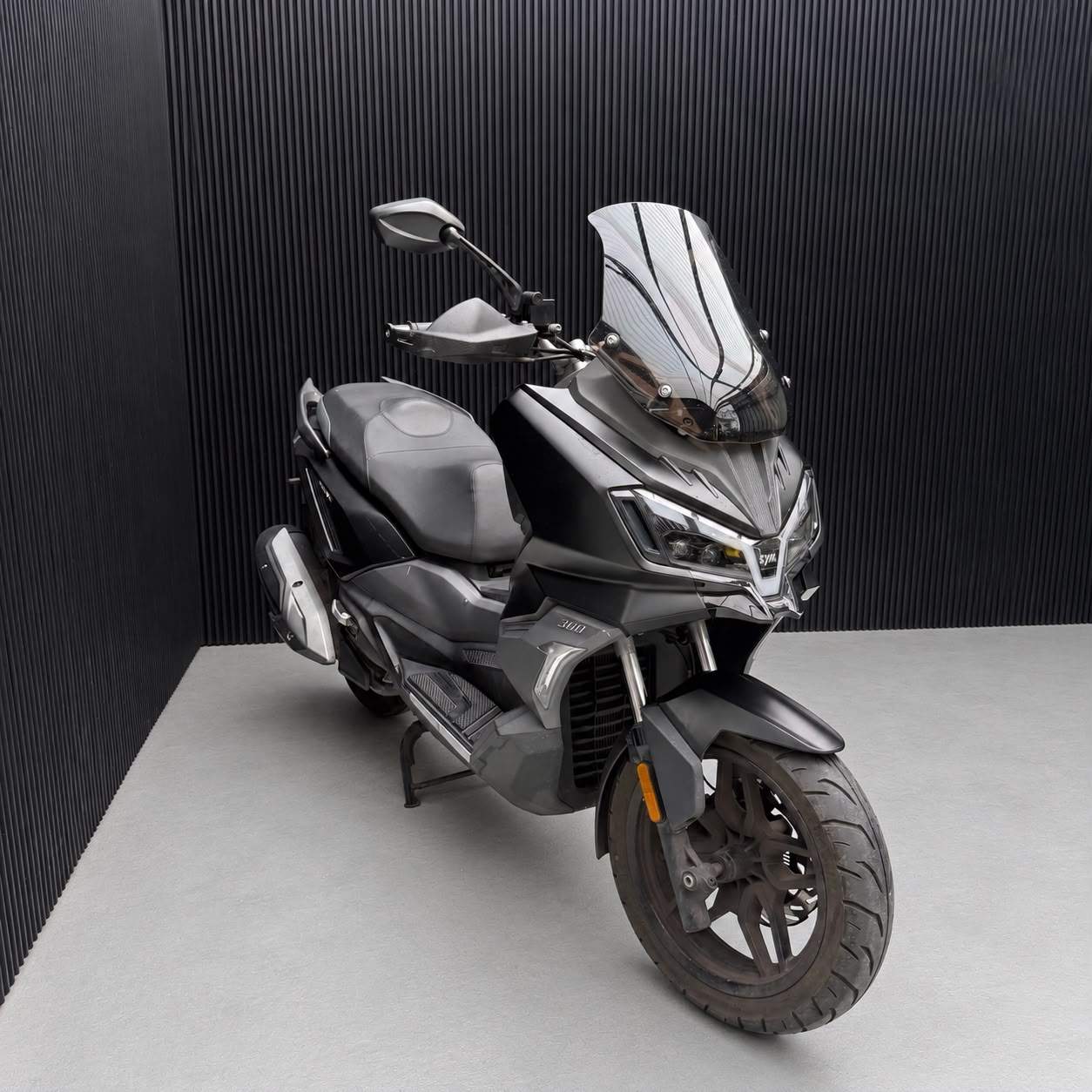 סאן יאנג ADX 300 2024